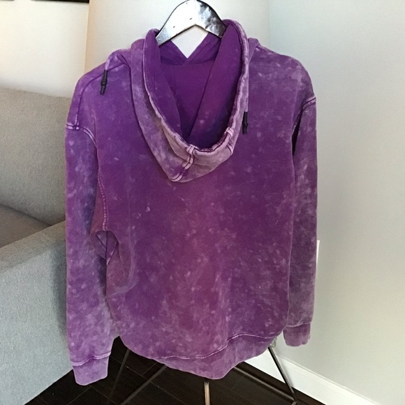 GUESS RISING Purple Medium “Head in the Clouds” Long Sleeve Pullover Hoodie - Picture 2 of 6